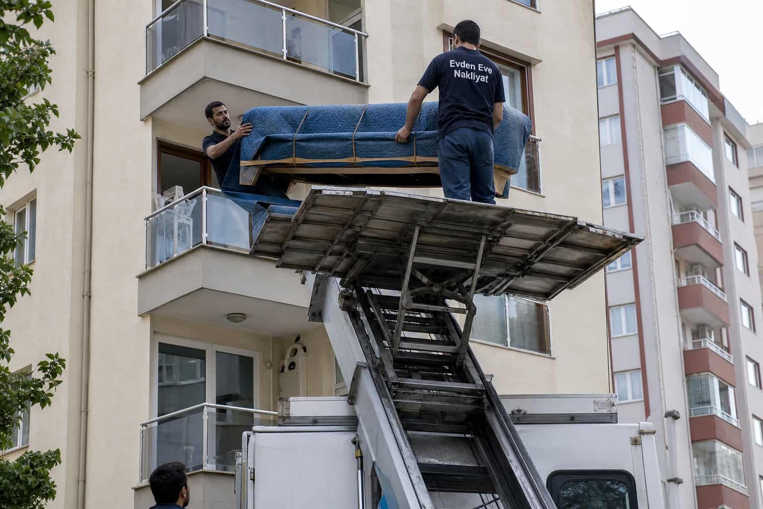 İletişim - balkon kapisinda platforma esya teslimi